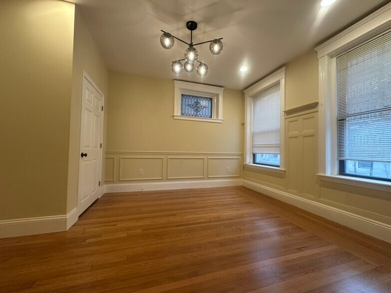 Building Photo - 184 Saint Paul St