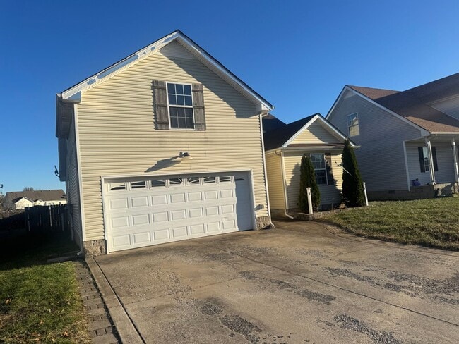 Building Photo - Beautiful Single Family Home in Clarksville