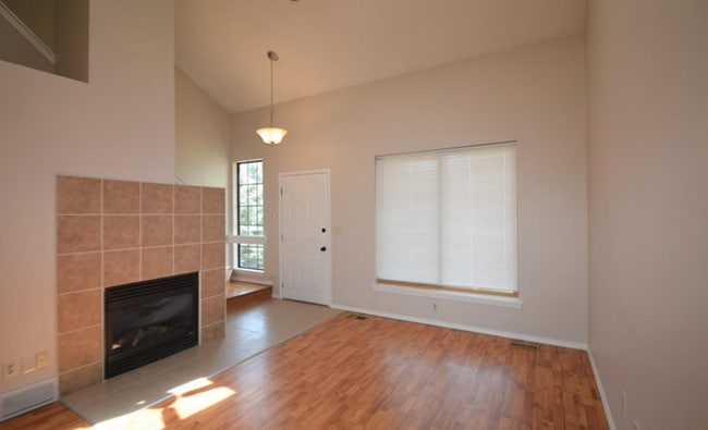 Building Photo - D20 Schools with Open Space Views!