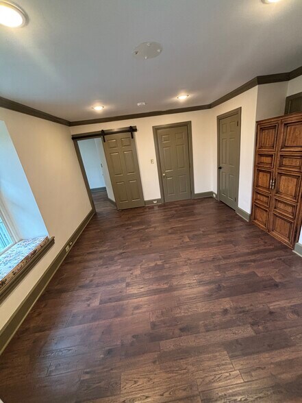 Building Photo - 28 W Main St