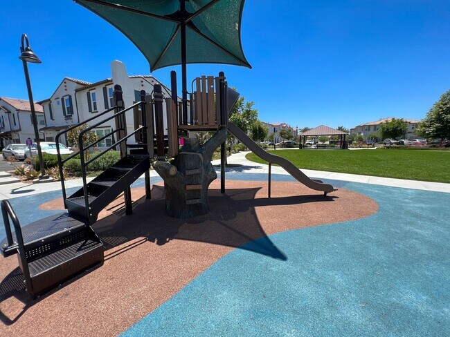 Building Photo - 2 bedroom Condo with a LOFT located in Menifee!