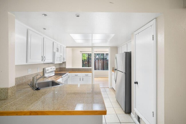 Building Photo - 7124 Point Dunes Ct