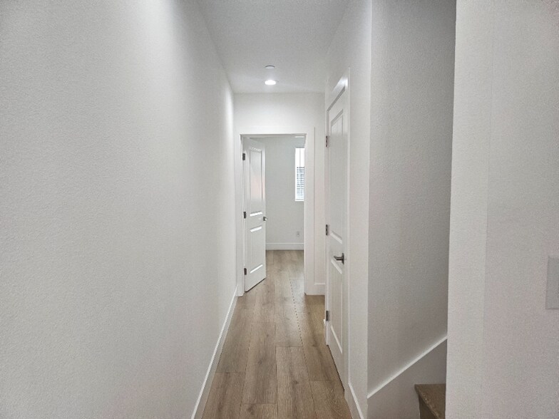 Building Photo - 1624 W 205th St