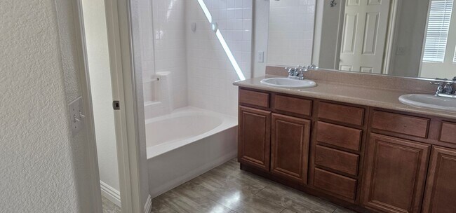 Building Photo - Beautiful 2 bedroom home for rent