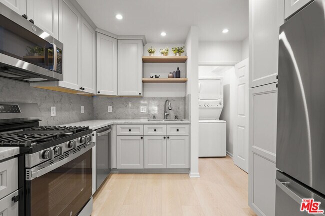 Building Photo - 619 Westmount Dr