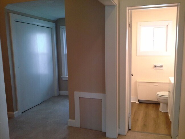 Building Photo - 132 N Vesper St