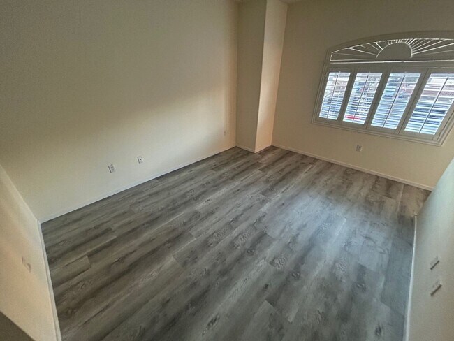 Building Photo - BEAUTIFUL WEST HARMON AREA CONDO LOCATED CENTRAL LAS VEGAS