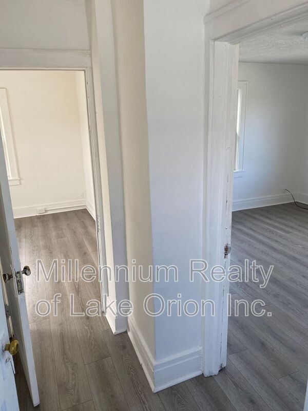 Building Photo - 638 Joslyn Ave