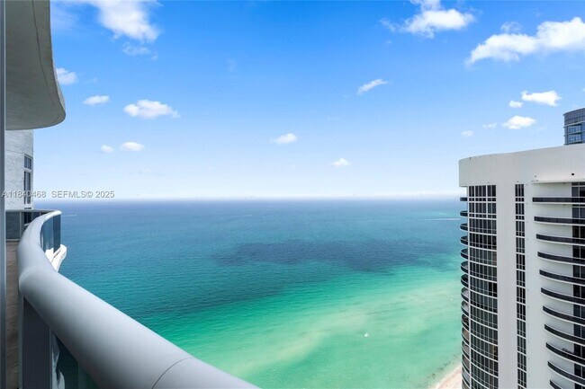 Building Photo - 16001 Collins Ave