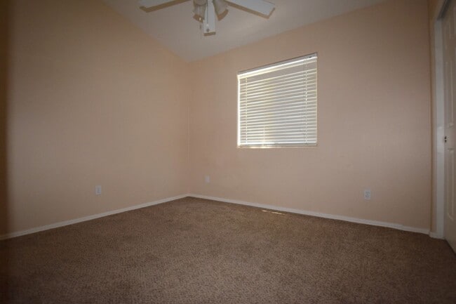 Building Photo - Beautiful Gilbert Home!