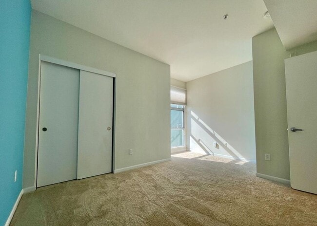 Building Photo - 32 Glashaus Loop