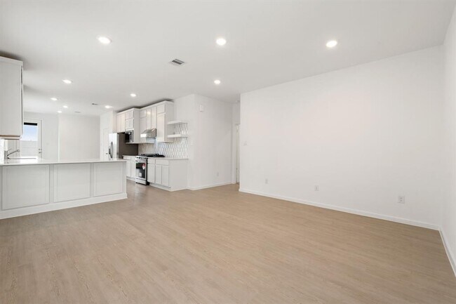 Building Photo - 6742 Sunset Velvet Dr