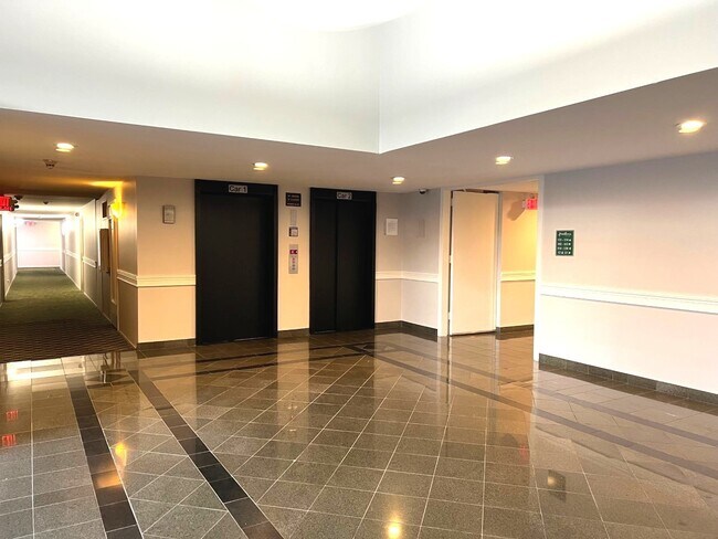 Building Photo - 1931 Prairie Square