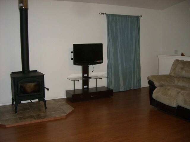 Building Photo - 3111 N Edgewater Dr