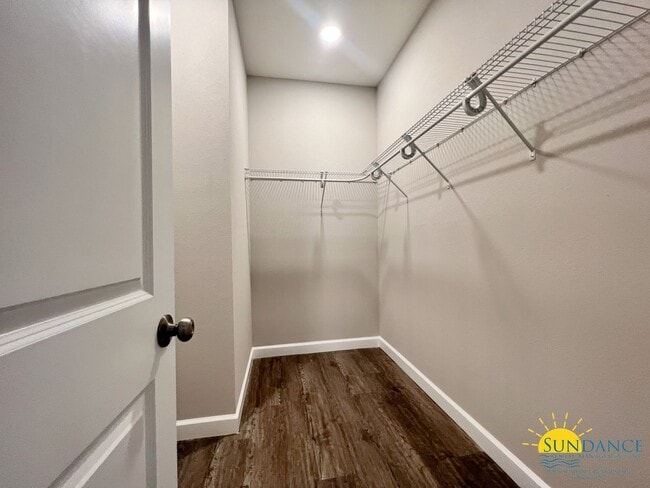 Building Photo - Custom Fort Walton Beach Townhouse in Gated Community!