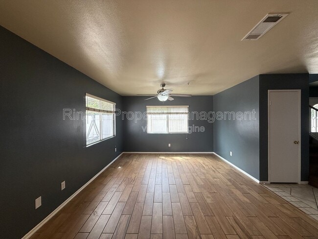 Building Photo - 1540 Pyramid Ave