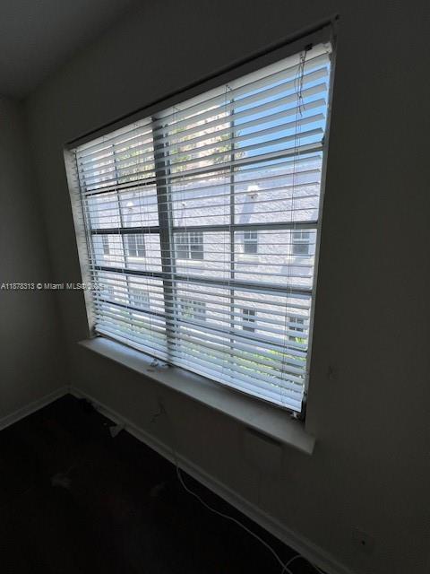 Building Photo - 610 8th St