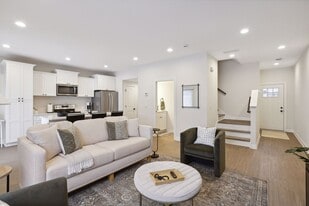 Building Photo - 814 Dailey Pl