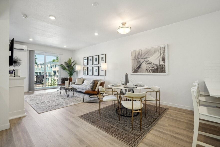 Building Photo - Holmes Park Townhomes