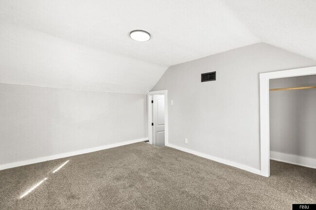 Building Photo - Charming 3-Bedroom Home with Spacious Layout