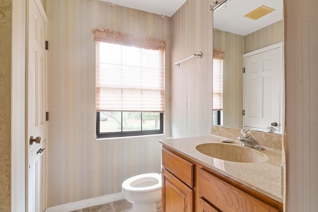 Building Photo - Escape to Your Private Paradise!