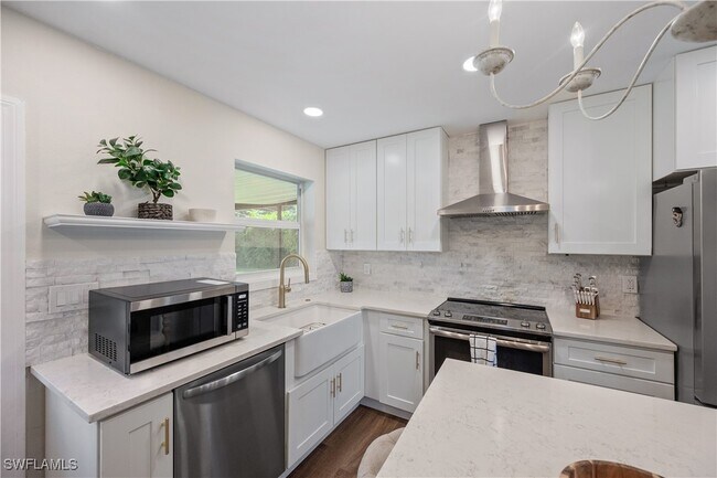 Building Photo - 27610 Roslin Dr