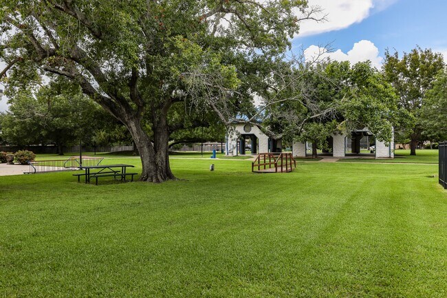 Building Photo - 1226 Ferndale Dr