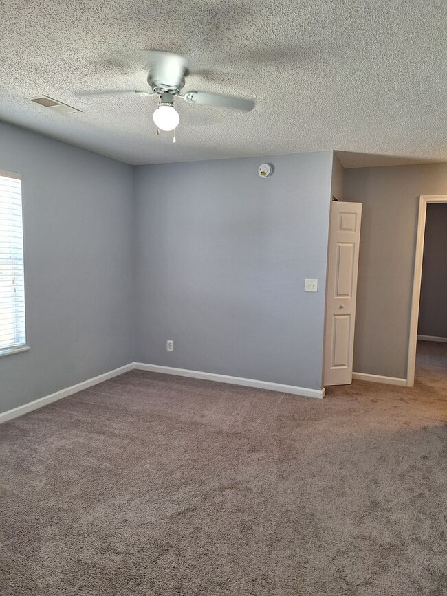 Building Photo - Wonderful Four Bedroom Home in Northeast C...