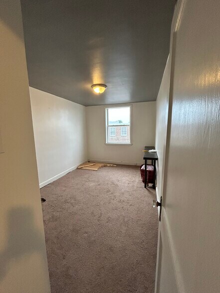 Building Photo - 255 W Wyncliffe Ave