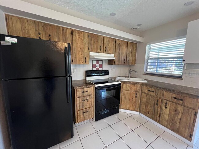 Building Photo - 18148 Wolbrette Cir