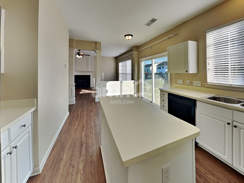 Building Photo - 8933 Coppermine Ln