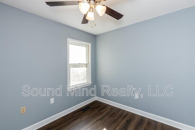 Building Photo - 700 Western Ave