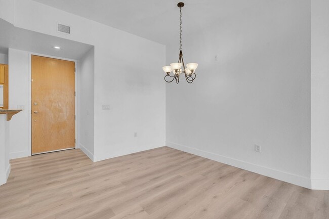 Building Photo - 75 E Agate Ave