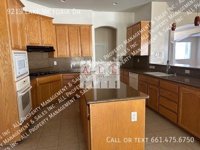 Building Photo - 9213 Lake Victoria Dr
