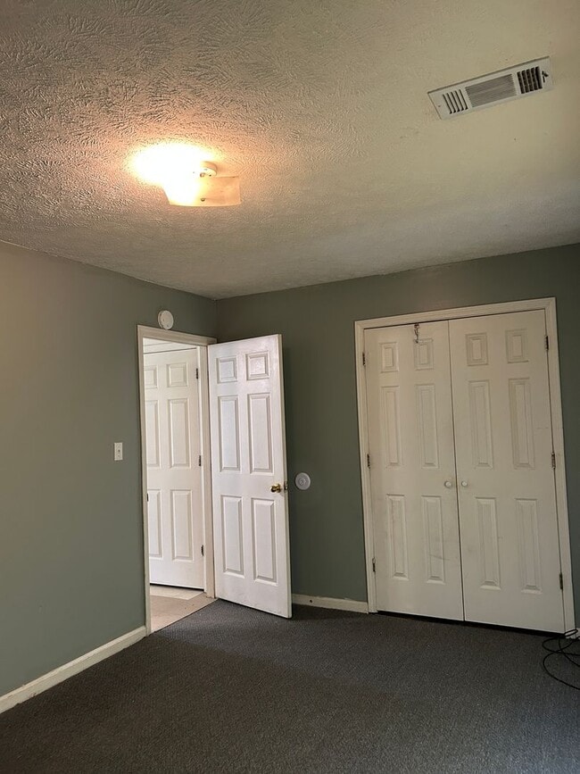 Building Photo - Renovated 3 Bedroom 2 Bath Home for Rent!