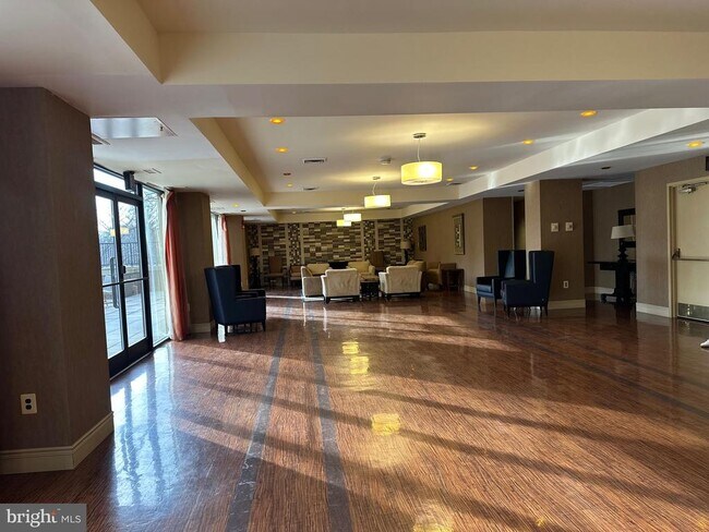 Building Photo - 4620 N Park Ave