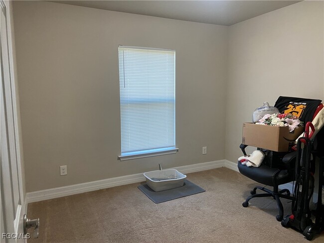 Building Photo - 1401 SW 6th Ave