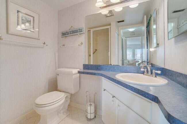 Building Photo - 475 Tequesta Dr