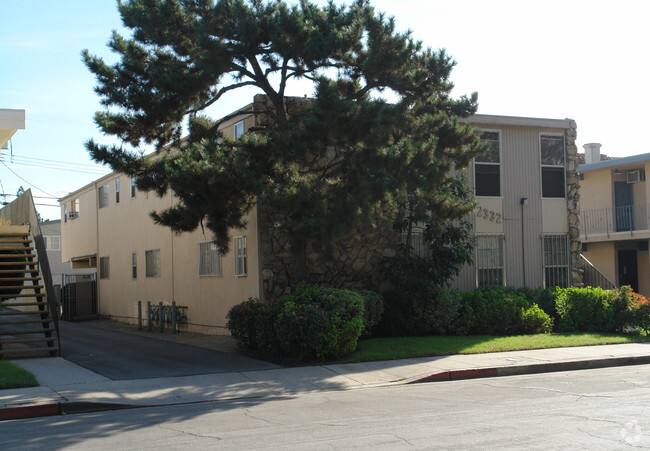 Building Photo - Maui Apartments
