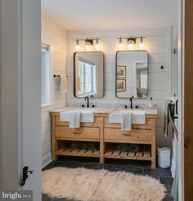 Building Photo - 13230 Falls Rd