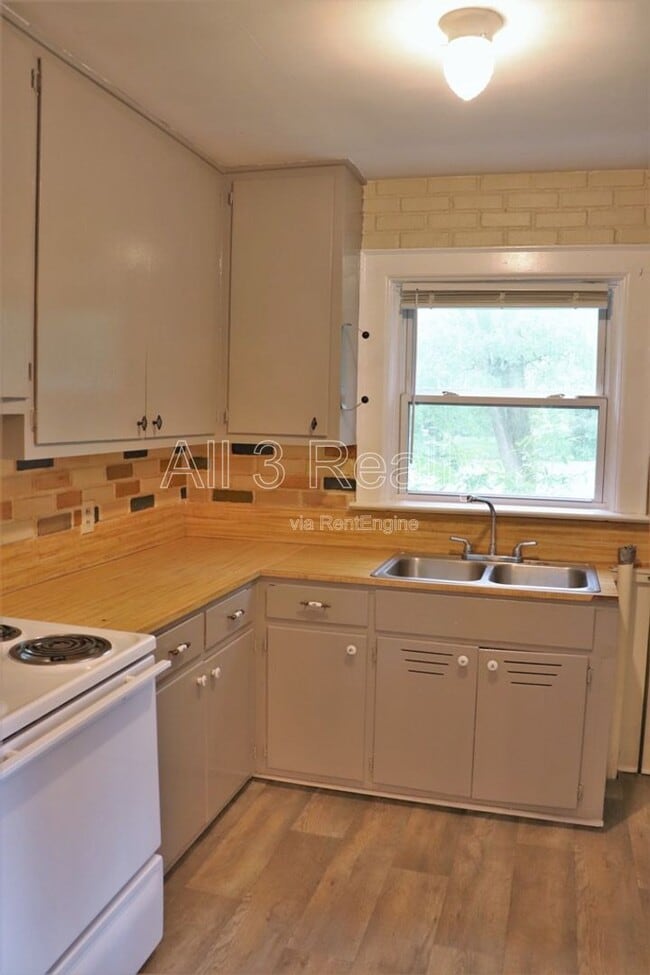 Building Photo - 19 Calhoun Rd