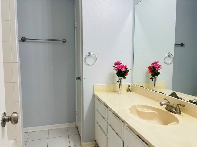 Building Photo - 6823 Songbrook Dr