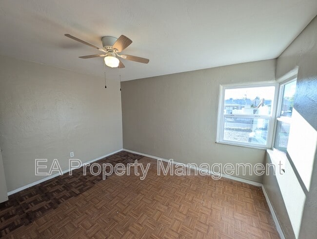 Building Photo - 542 Alvarado Dr SE