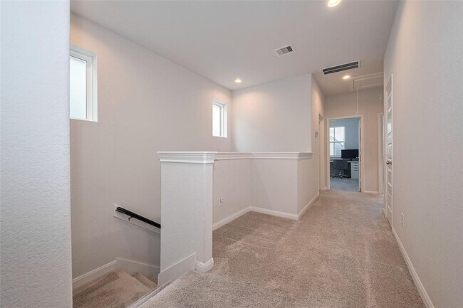 Building Photo - 3115 Planters Peak Dr