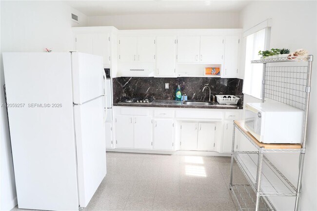 Building Photo - 215 Antilla Ave
