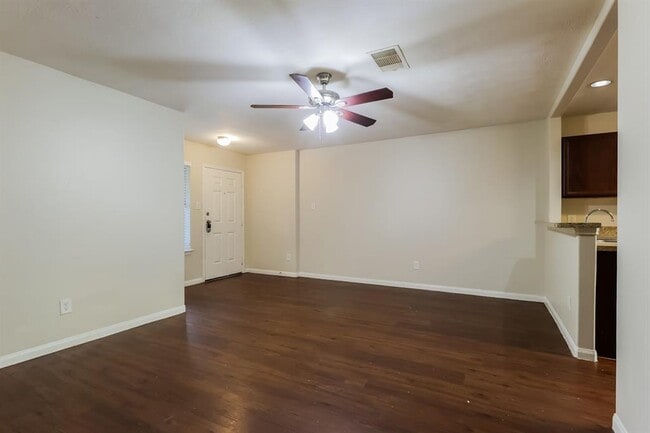 Building Photo - 6350 Scotchwood Dr