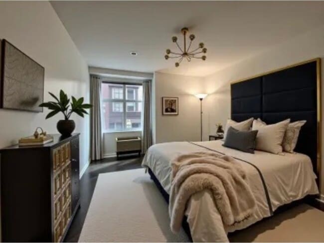 Building Photo - 211 E Ohio St