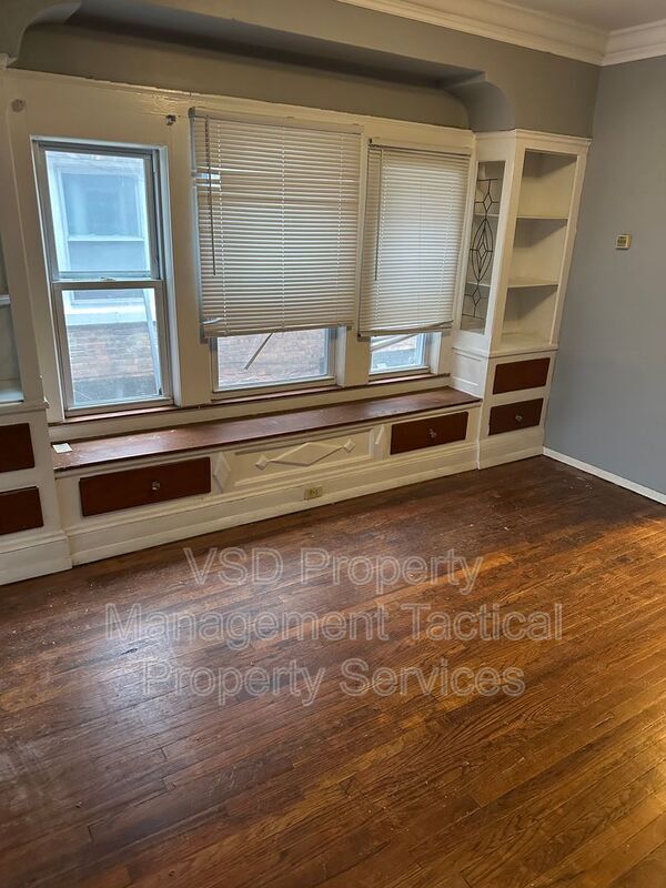 Building Photo - 3289 E 143rd St