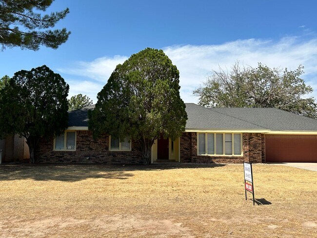 Building Photo - BACK ON THE MARKET!!!  Large Ranch Style Rambler home in Ridgewood