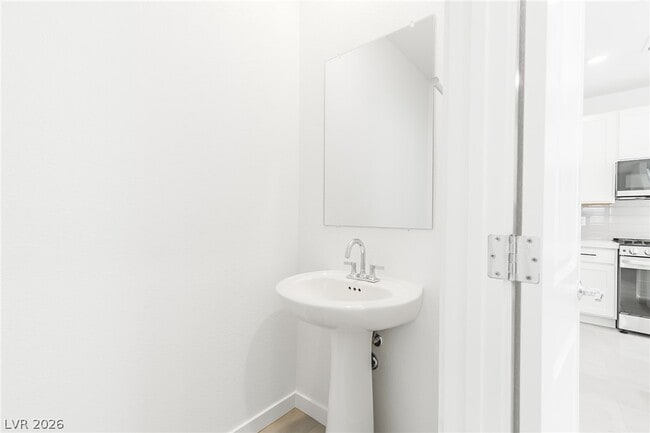 Building Photo - 873 Camargo St